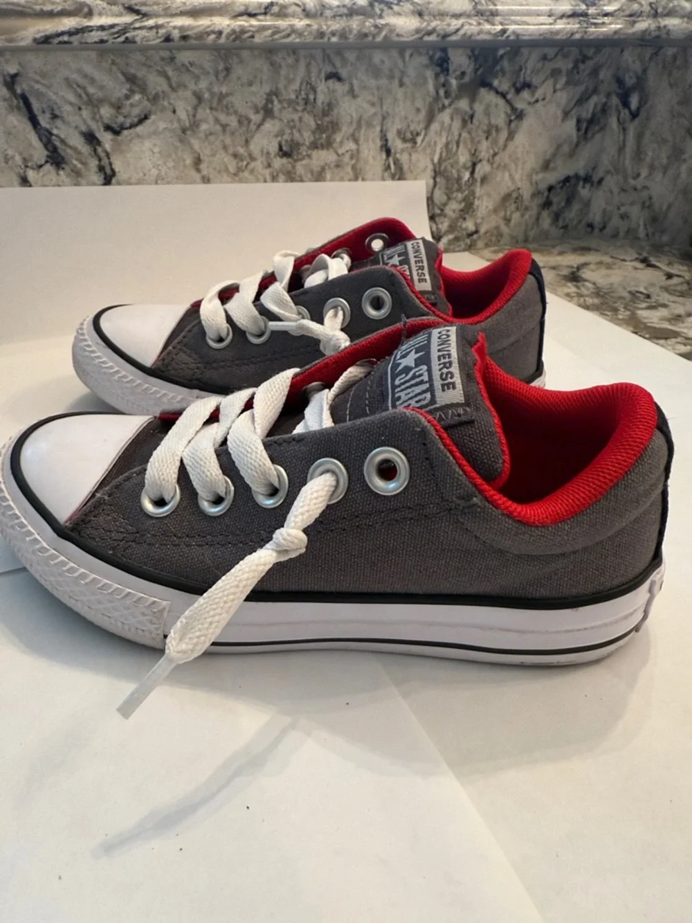 Converse Chuck Taylor All Star Street Trainers Sneakers Kids Size 11. Unisex